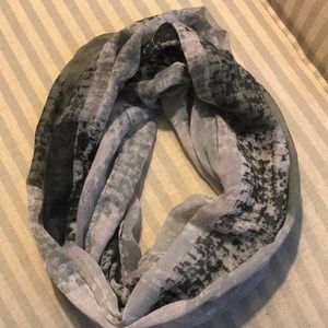 Lightweight infinity scarf
